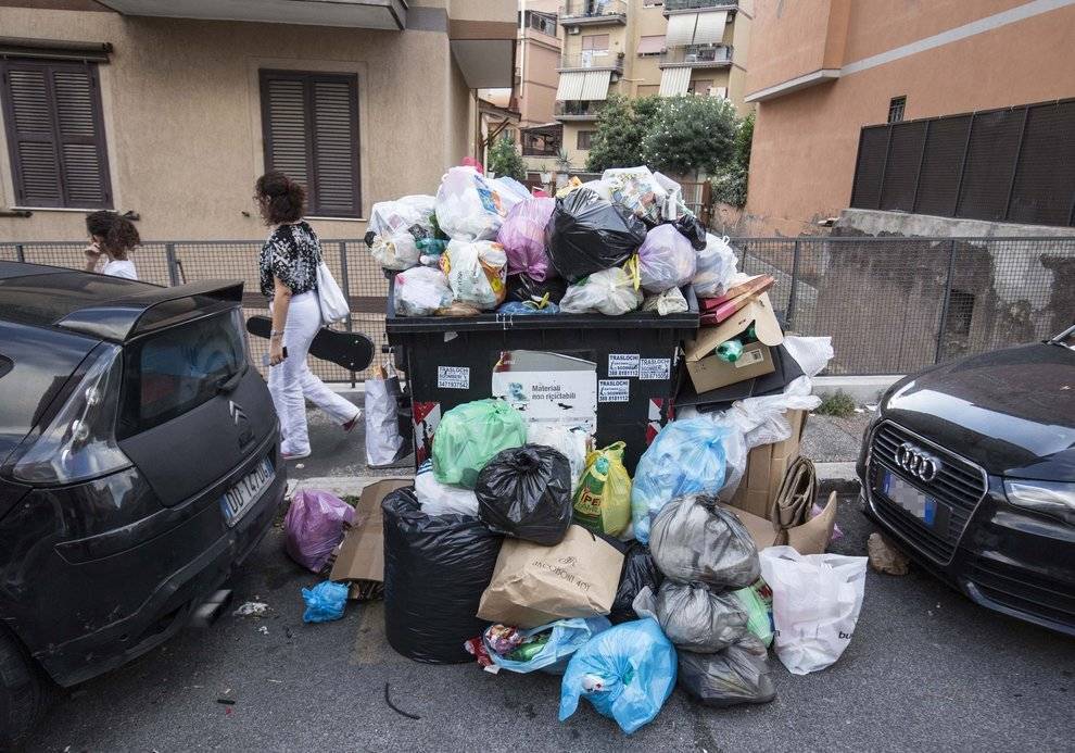 Si è dimesso il Cda di Ama. Roma a rischio emergenza rifiuti.