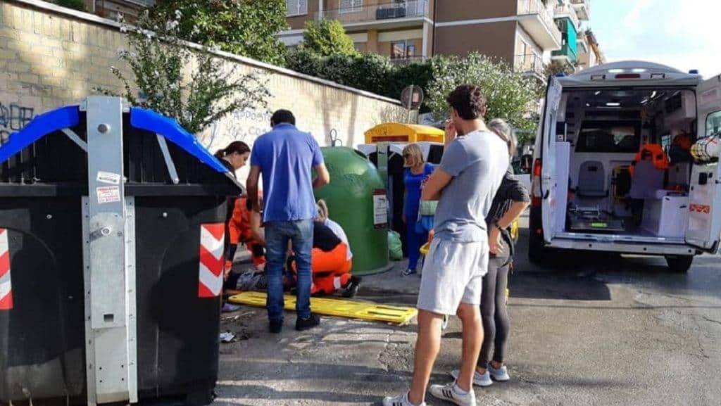 “La donna soccorsa in quanto ferita tra i rifiuti a Roma”